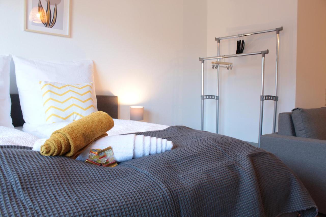 Zentral. Stylisch. Balkon & Parkplatz. Netflix Apartman Holzgerlingen Kültér fotó
